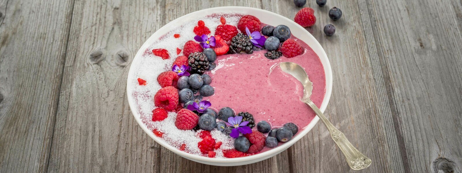 Smoothie bowl z lesního ovoce